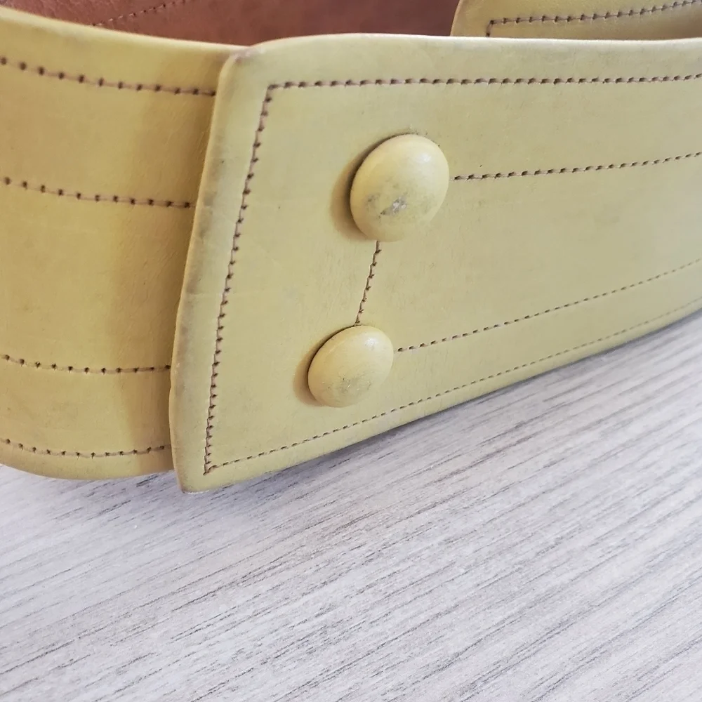 Vintage yellow belt - Picture 2 of 4